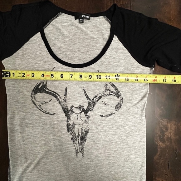 Aritzia WillFred Free three-quarter length sleeve baseball t-shirt - Picture 3 of 5